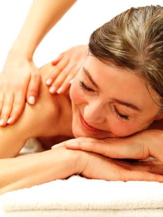 lady being massaged with use of aromatherapy for her insomnia and the lack of sleep